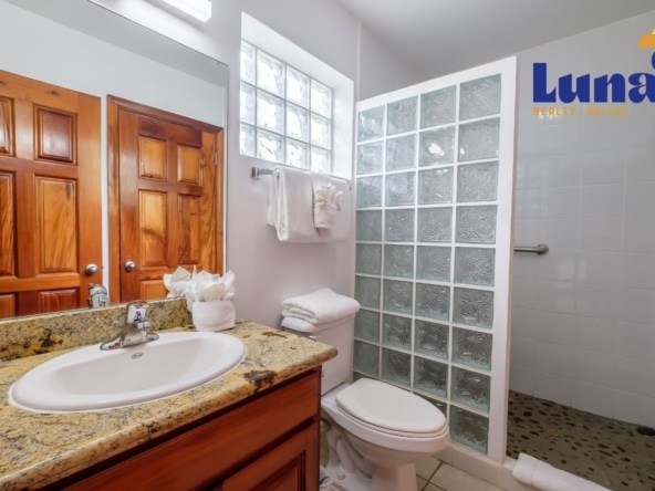 Top Floor 1BR/1BA Condo for Sale - Bathroom