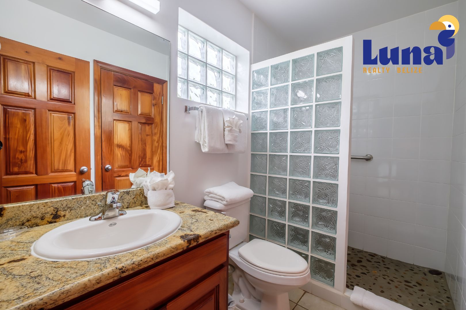 Top Floor 1BR/1BA Condo for Sale - Bathroom