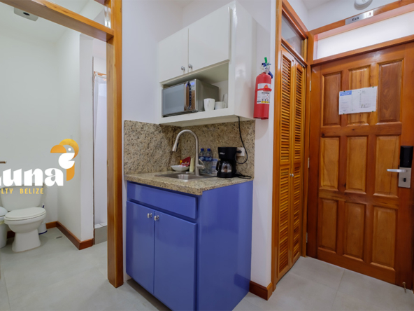 5_ GB F203 - Kitchenette