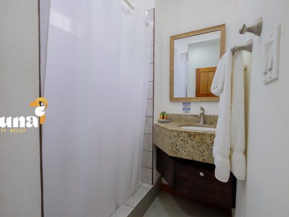 6_ GB F203 - Bathroom