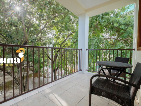 8_ GB F203 - Balcony