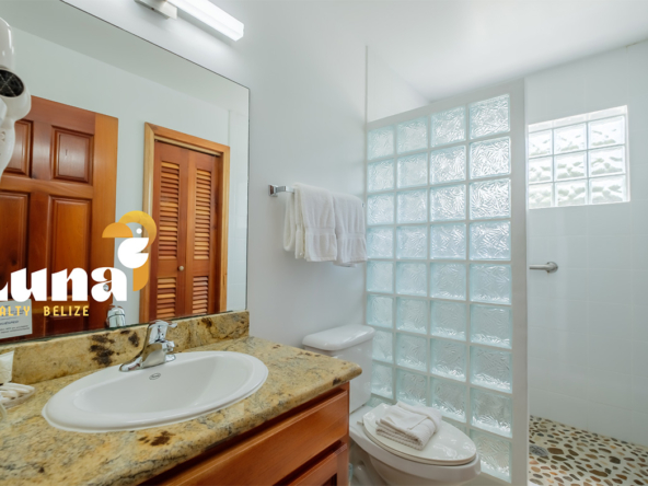 E103 - bathroom room