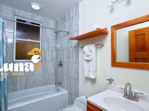 Casa Tamalito - Bathroom with tub