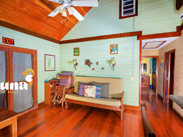 tortuga - living room