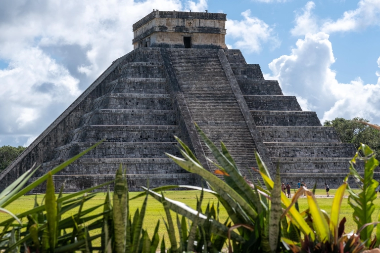 Belize’s Maya Ruins Legacy: A Journey from Xunantunich to Caracol