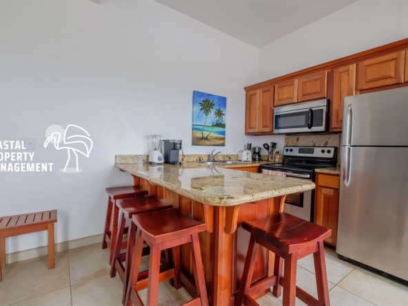 Dining area with seating for 4 in Grand Baymen