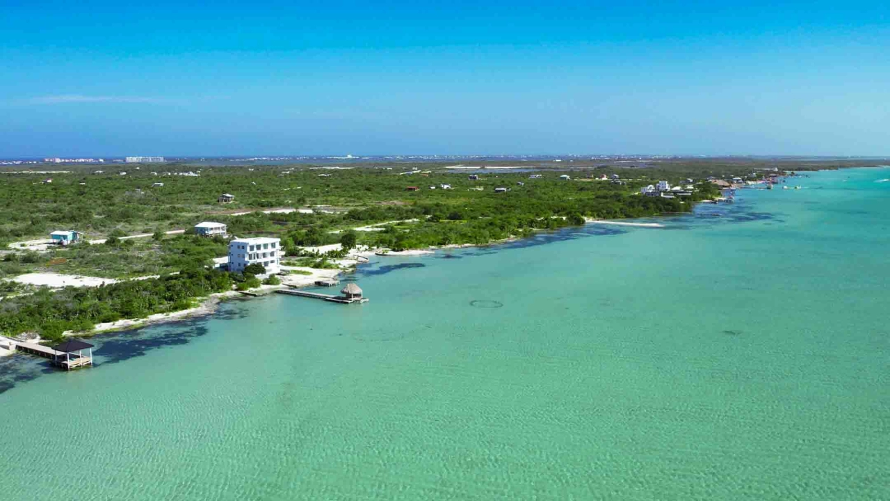 Extending beyond Secret Beach is Turquoise Seas, a condo option that offers the tranquil benefits of the north, facing the lagoon for excellent sunsets.